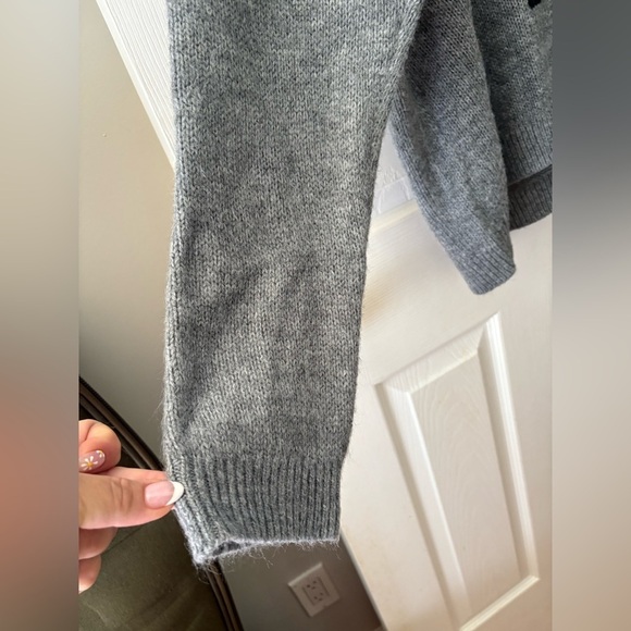 Calvin Klein women’s XL knit sweater grey big logo lightweight pullover - Picture 3 of 9